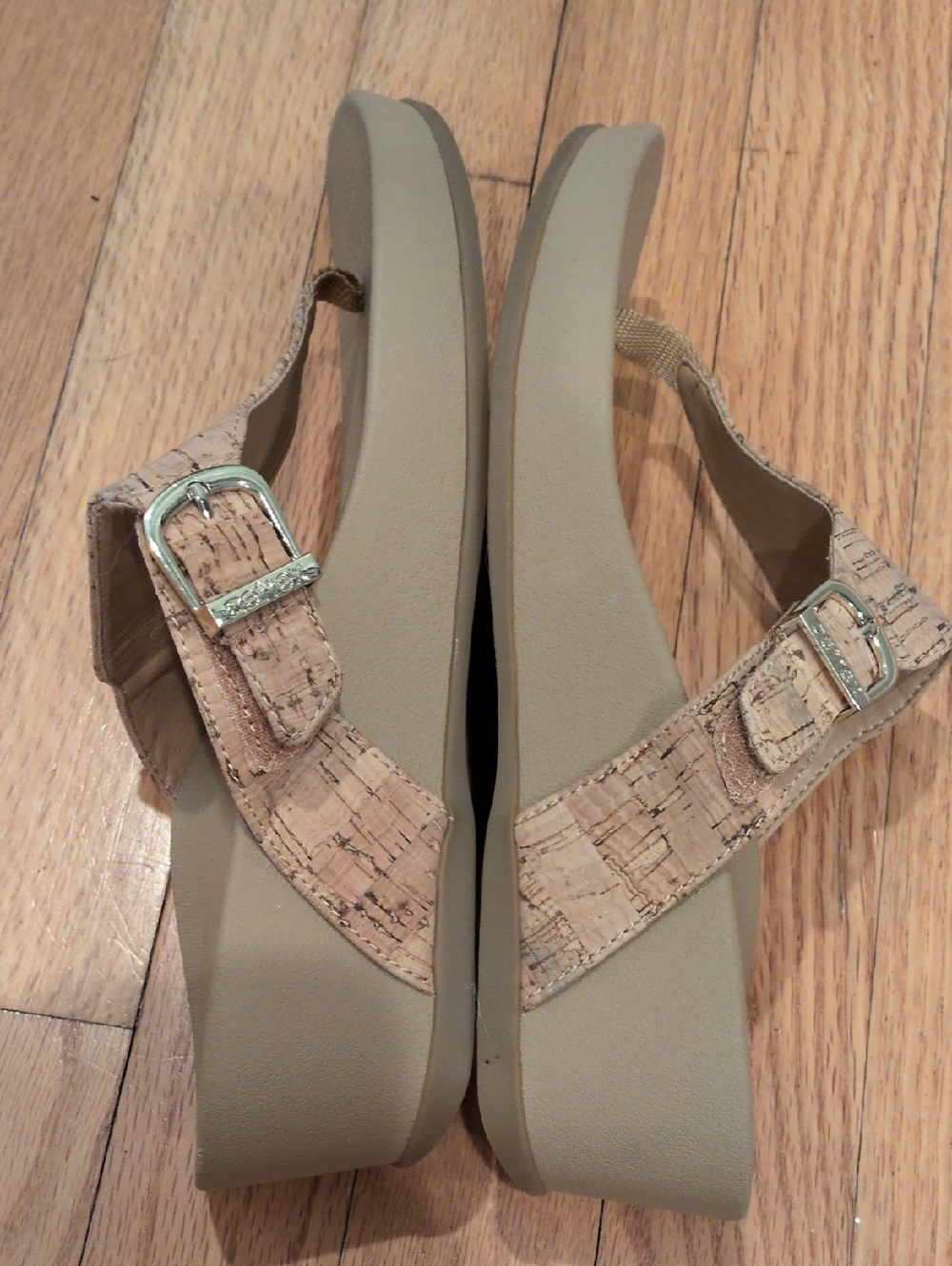 Aetrex Kate Comfort Cork-Style Thong Sandals with Buckle W9 - Picture 5 of 9